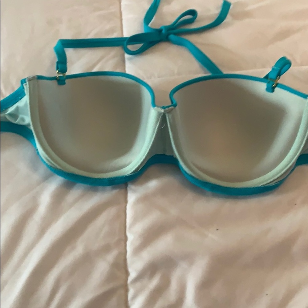 Bikini - Picture 2 of 3